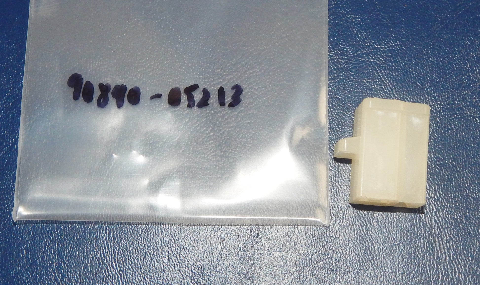 OEM YAMAHA 1985 70ETLK OUTBOARD MOTOR FEMALE INSERT SOCKET (5) + SOCKET - MotoRaider