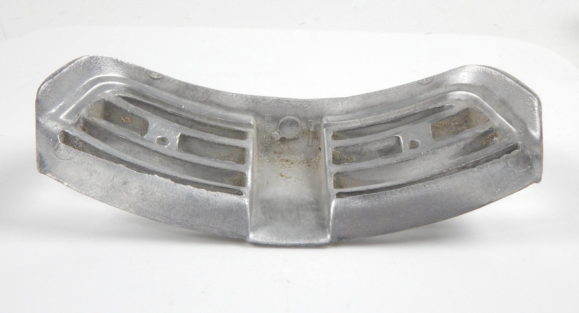 VINTAGE SCOOTER 1959 LAMBRETTA LI 150 REAR FENDER CHASSIS EMBLEM GRILL INNOCENTI - MotoRaider