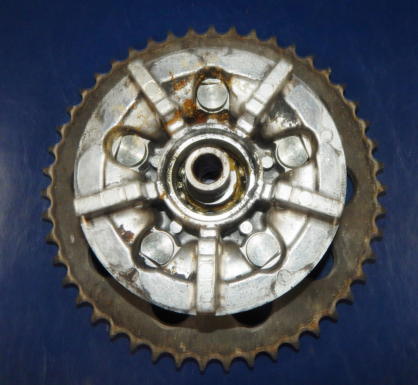 1993 SUZUKI BANDIT GSF 400 REAR WHEEL HUB CARRIER+SPROCKET 47T VINTAGE - MotoRaider