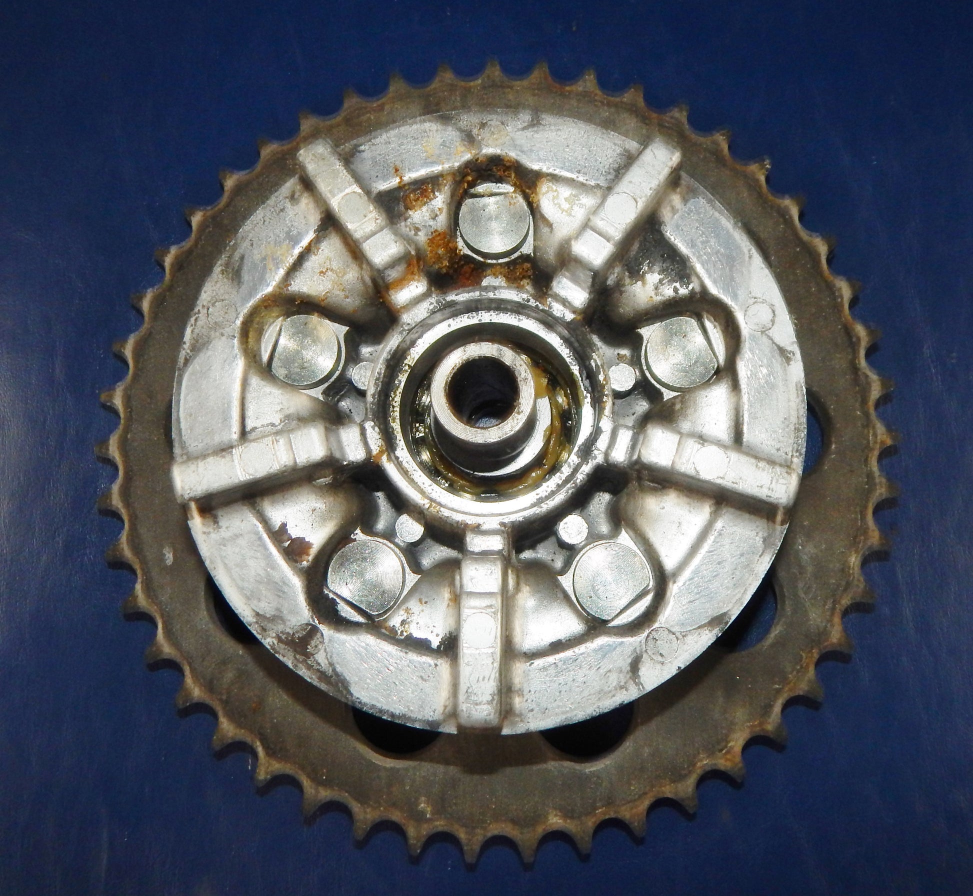 1993 SUZUKI BANDIT GSF 400 REAR WHEEL HUB CARRIER+SPROCKET 47T VINTAGE - MotoRaider