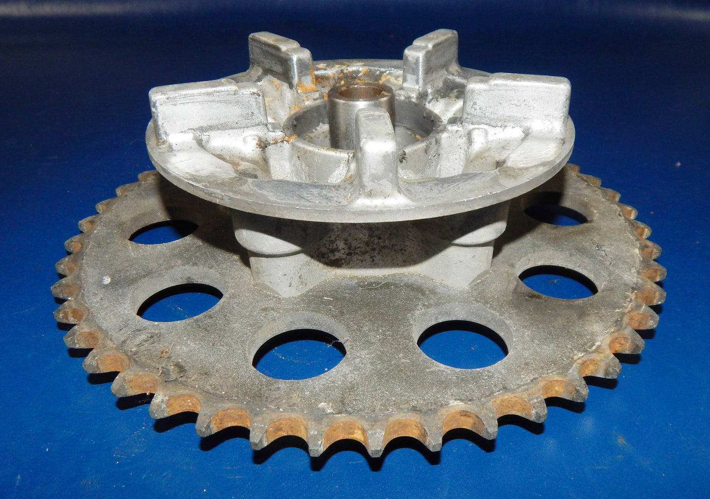 1993 SUZUKI BANDIT GSF 400 REAR WHEEL HUB CARRIER+SPROCKET 47T VINTAGE - MotoRaider
