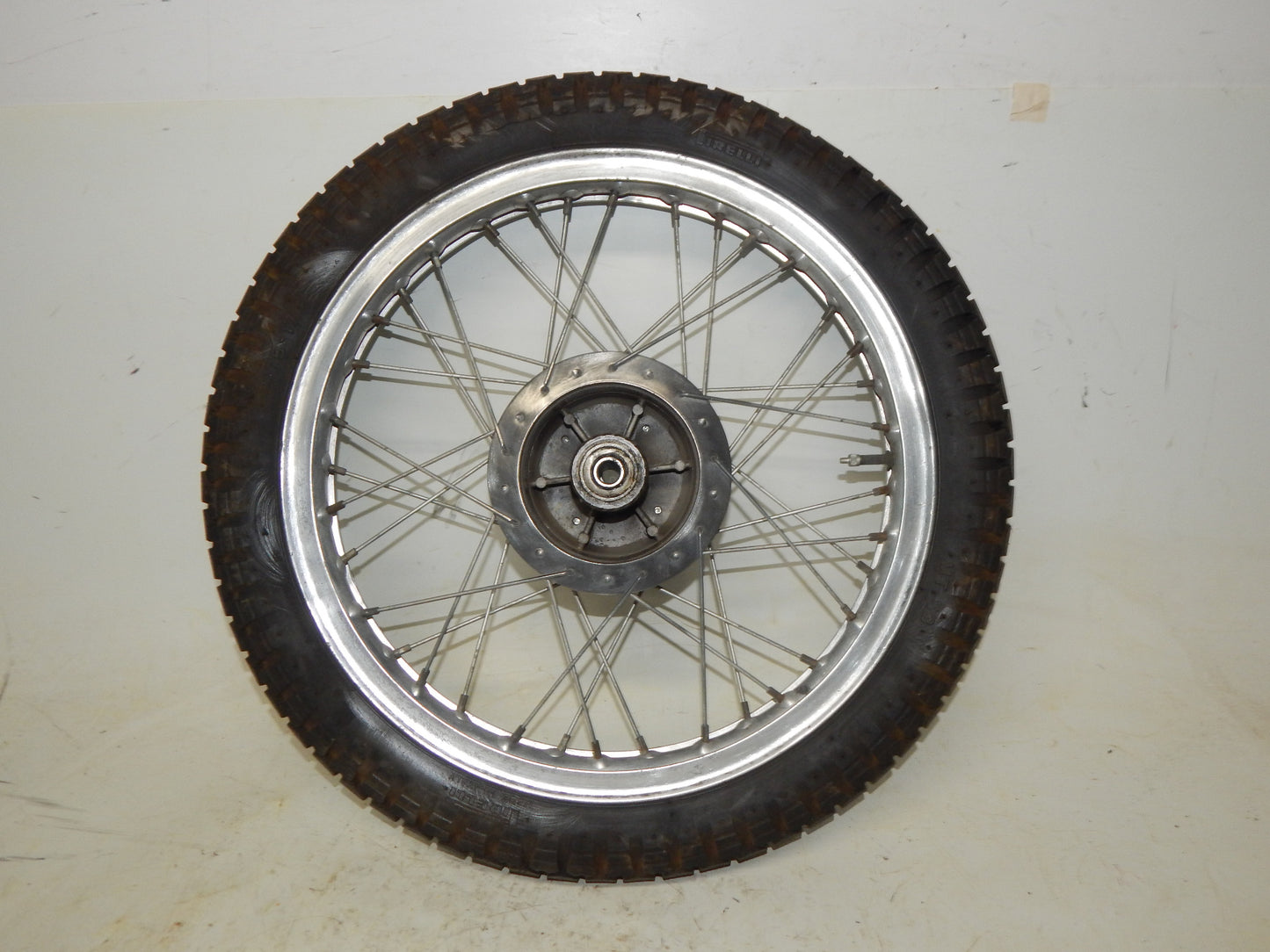 1970's GILERA GIUBILEO 125 REAR WHEEL 17" RIM HUB SPOKE VINTAGE MOTORCYCLE ITALY - MotoRaider