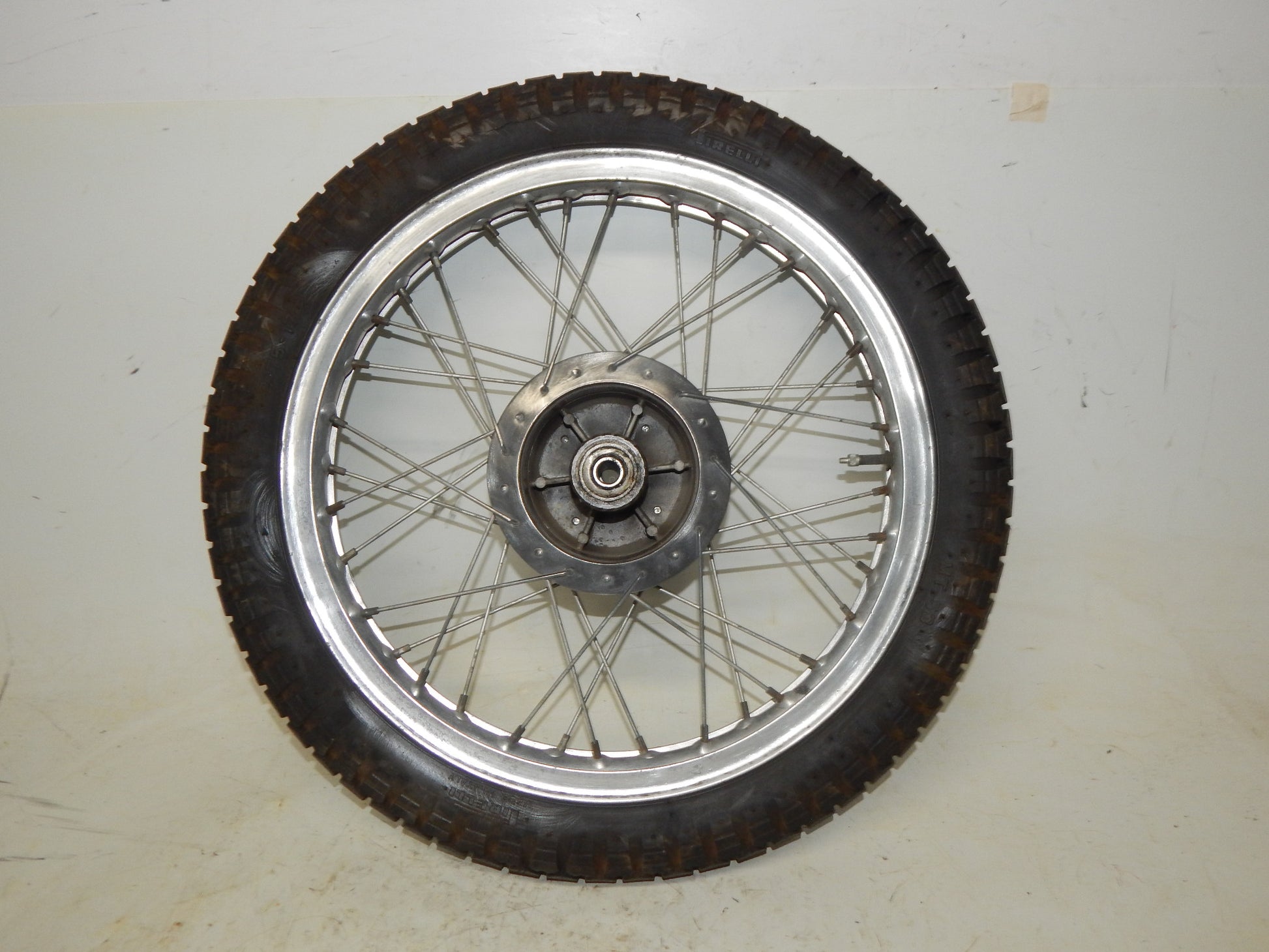 1970's GILERA GIUBILEO 125 REAR WHEEL 17" RIM HUB SPOKE VINTAGE MOTORCYCLE ITALY - MotoRaider
