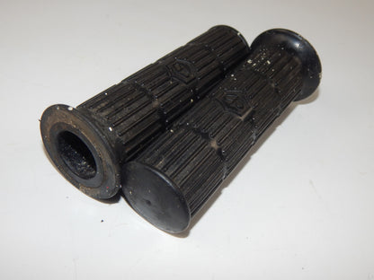 1 pr HANDLEBAR RUBBER GRIPS BLACK PIAGGIO VESPA PX PK VINTAGE ITALY - MotoRaider