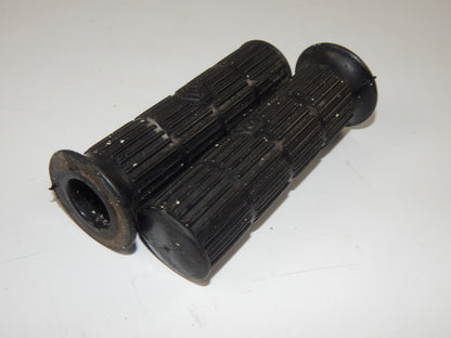 1 pr HANDLEBAR RUBBER GRIPS BLACK PIAGGIO VESPA PX PK VINTAGE ITALY - MotoRaider