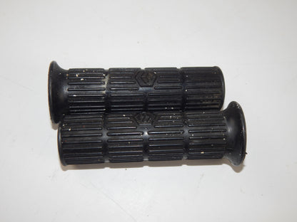 1 pr HANDLEBAR RUBBER GRIPS BLACK PIAGGIO VESPA PX PK VINTAGE ITALY - MotoRaider