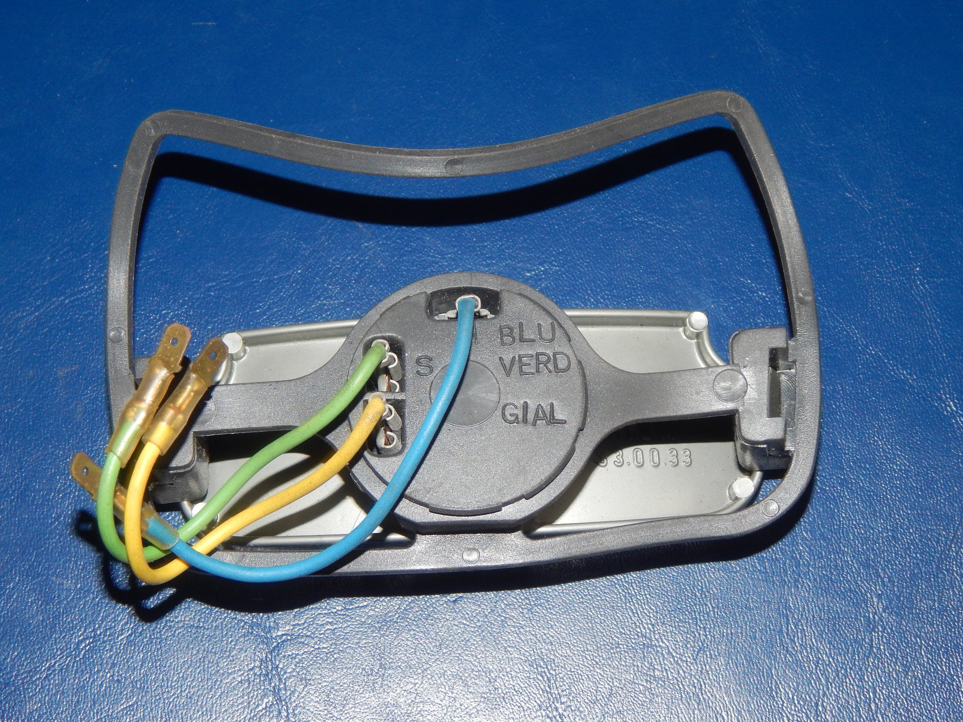 TRION 33.00.33 TAIL LIGHT BASE REFLECTOR SOCKET SCOOTER MOTORCYCLE MOPED ITALY - MotoRaider