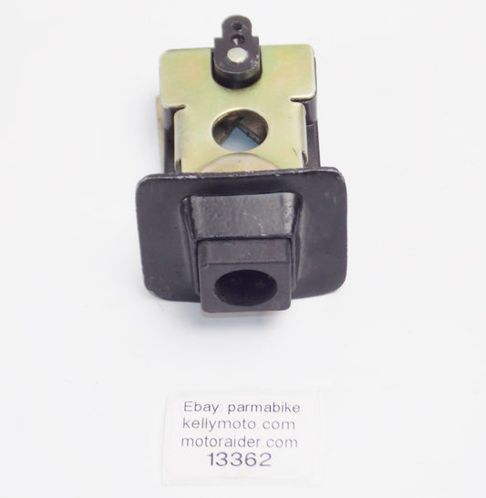 LML STAR 125-200 4T DELUXE 125-150 4S VESPA PX80-200 SEAT PUSH BUTTON 47146080 - MotoRaider