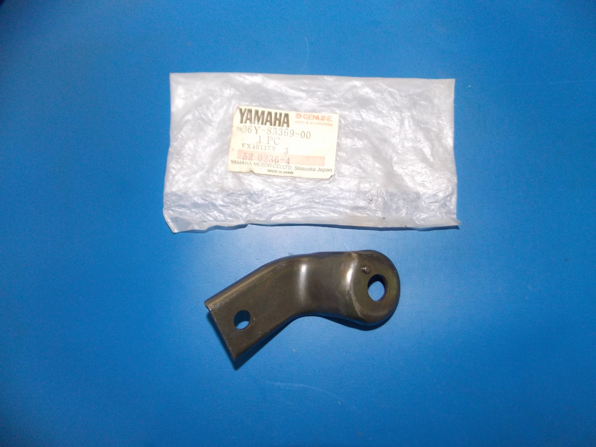 NOS 1984-1993 YAMAHA FJ1200/1100  FLASHER SIGNAL BRACKET MOUNT 36Y-83369-00 - MotoRaider