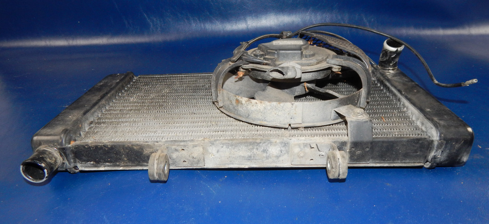 1993 SUZUKI BANDIT GSF 400 RADIATOR 17710-10D00 + FAN COOLING MOTOR - MotoRaider