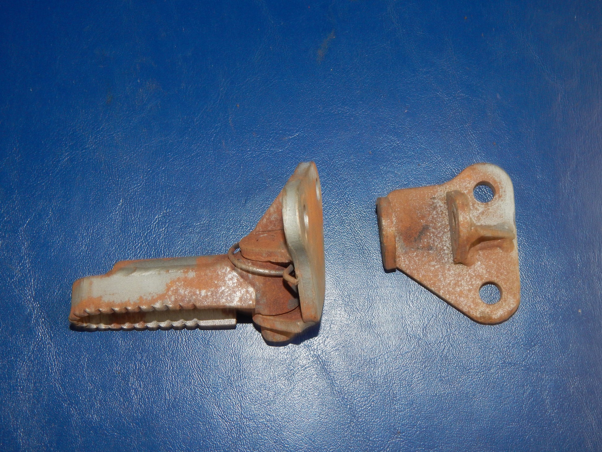 1pr 1970's HERCULES GS MX FOOT PEGS STAND STAY MOUNT FRAME CHASSIS R L SPRING - MotoRaider