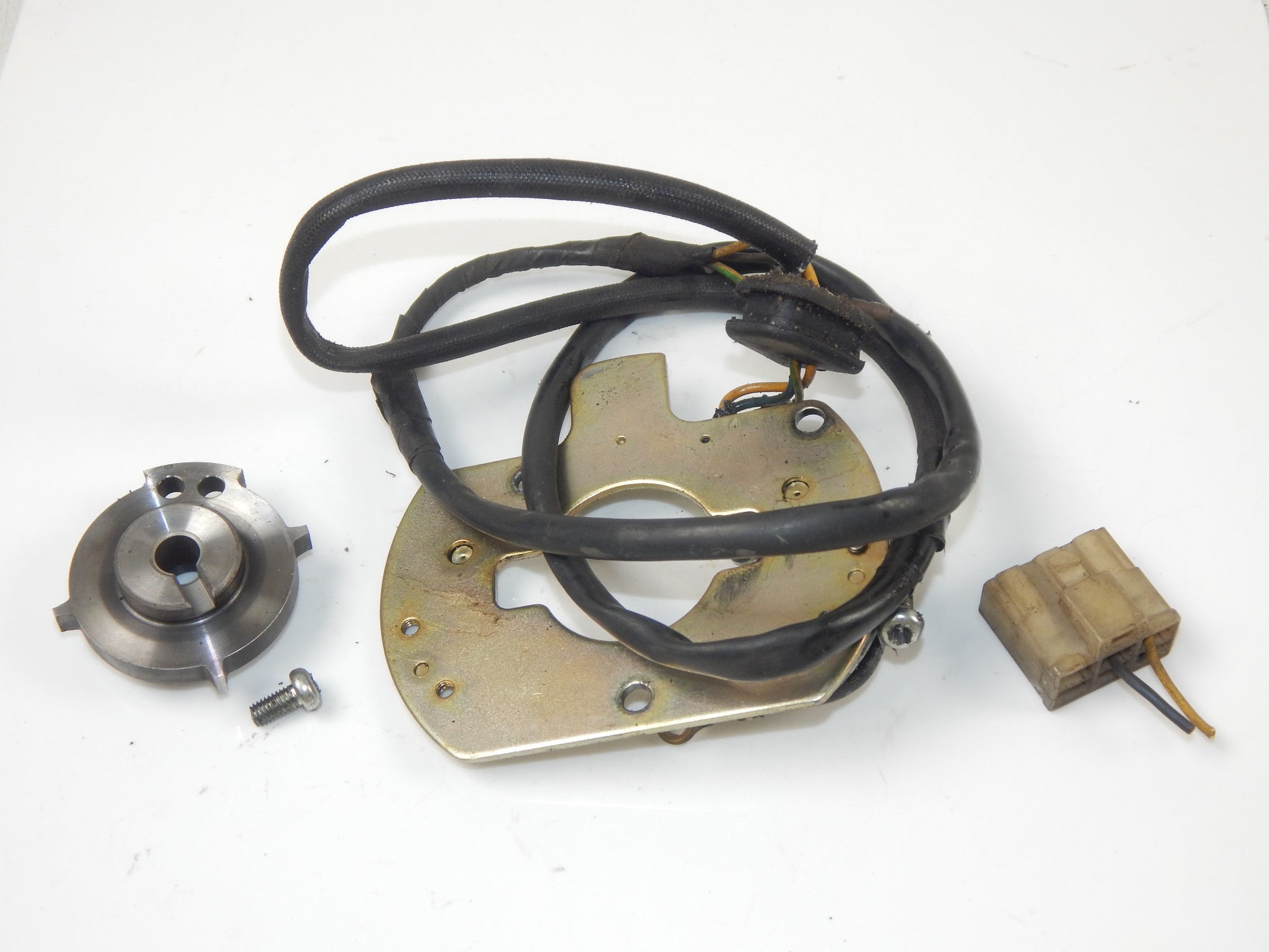 1986 SUZUKI GSXR 750 MOTOR ENGINE IGNITION PULSE TIMING GENERATOR VINTAGE - MotoRaider