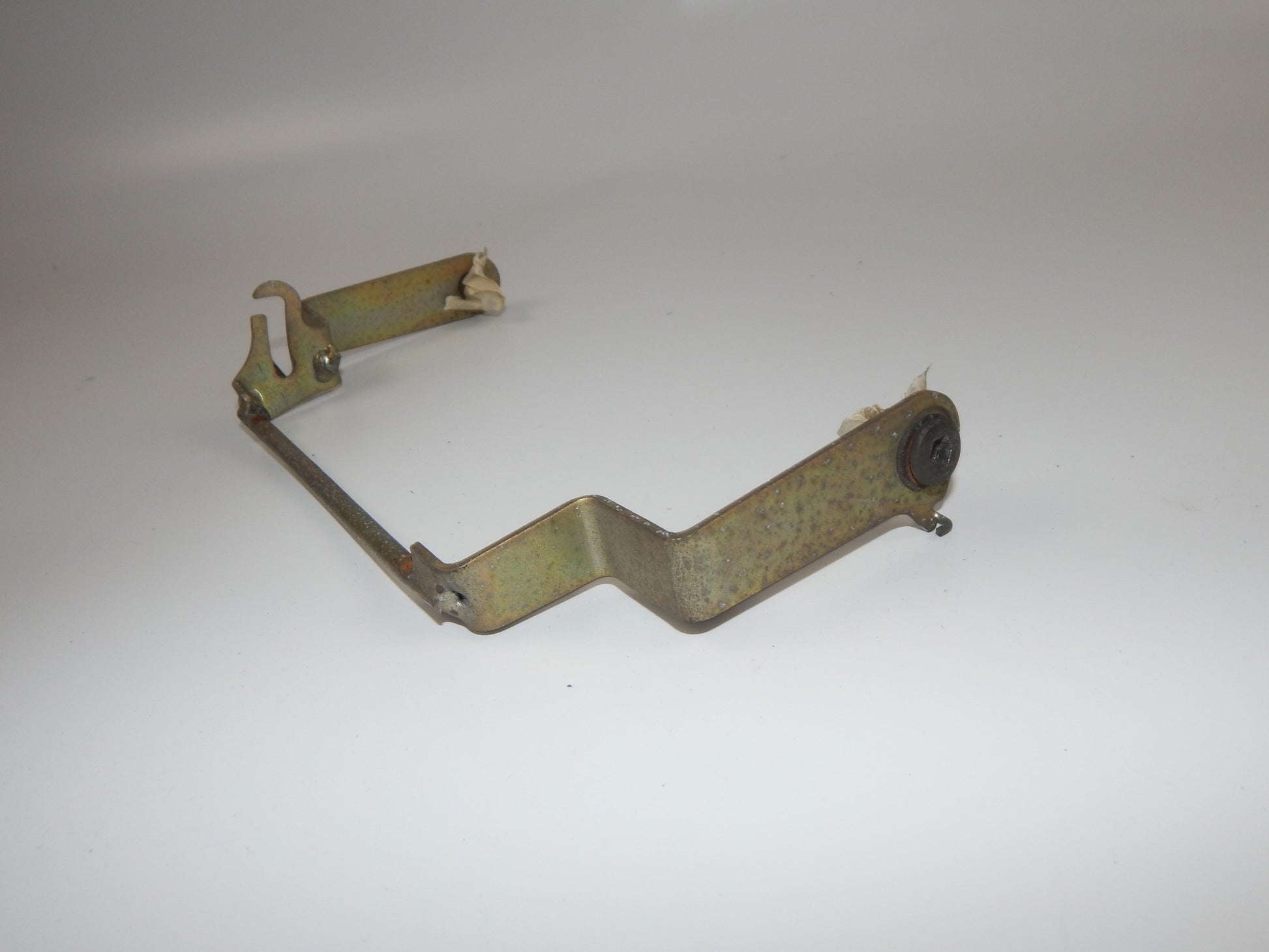 1986 KAWASAKI GPX 750-R SEAT SADDLE RELEASE MECHANISM BARR REAR TAIL SECTION - MotoRaider