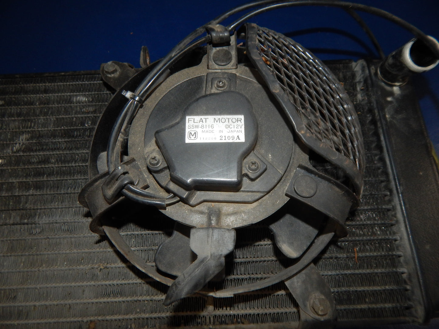 1993 SUZUKI BANDIT GSF 400 RADIATOR 17710-10D00 + FAN COOLING MOTOR - MotoRaider