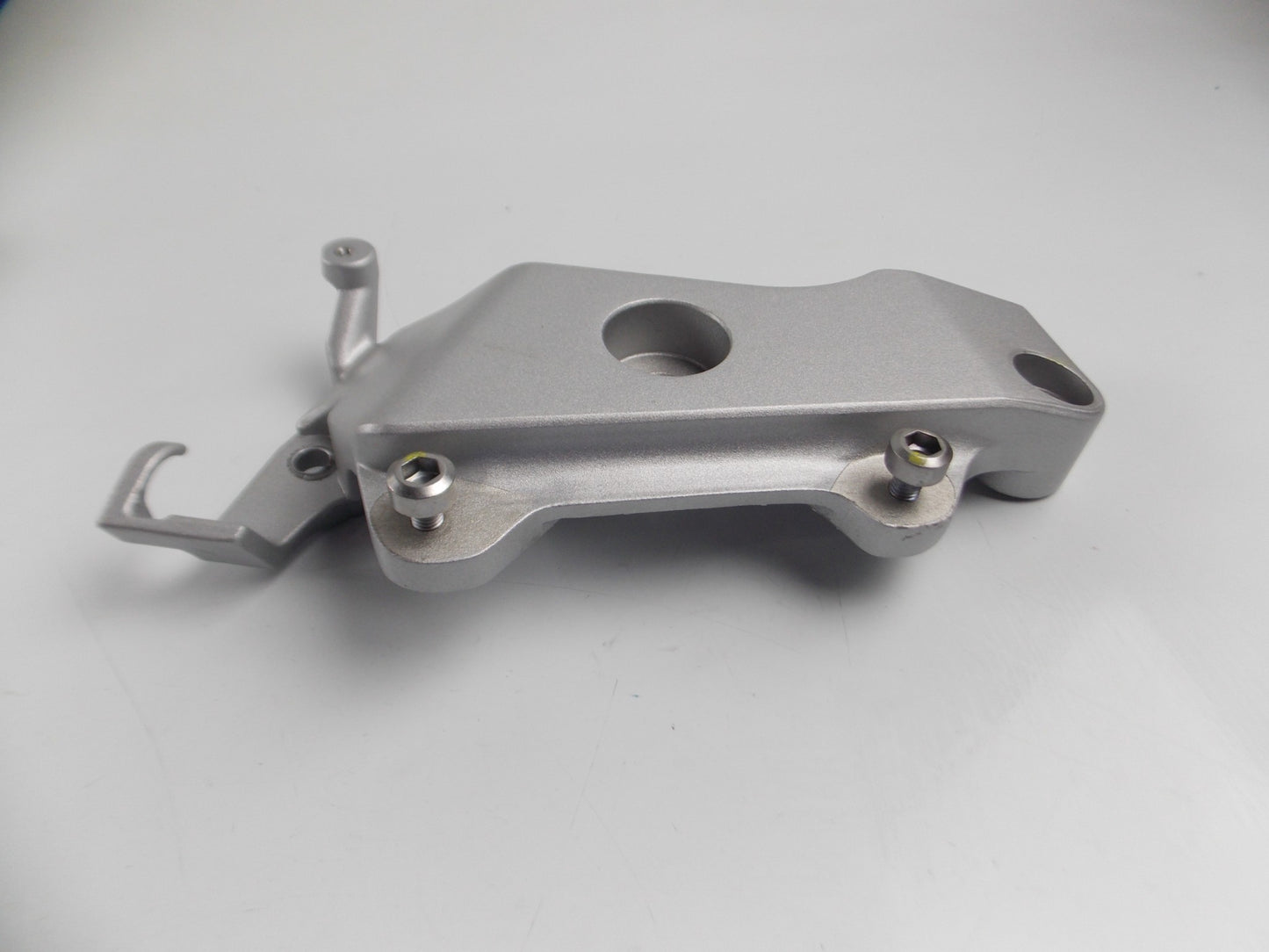 HONDA 2003-2004 CB600 HORNET RIGHT SIDE ENGINE MOUNT SUPPORT | 50600-MBZK-K000 - MotoRaider