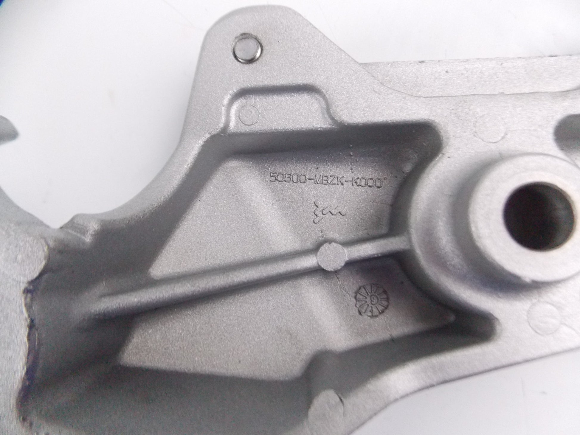 HONDA 2003-2004 CB600 HORNET RIGHT SIDE ENGINE MOUNT SUPPORT | 50600-MBZK-K000 - MotoRaider