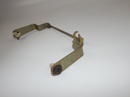 1986 KAWASAKI GPX 750-R SEAT SADDLE RELEASE MECHANISM BARR REAR TAIL SECTION - MotoRaider