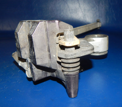 1989 KAWASAKI ZX NINJA 750 REAR WHEEL CALIPER MOUNT BRACKET TORSION BAR VINTAGE - MotoRaider