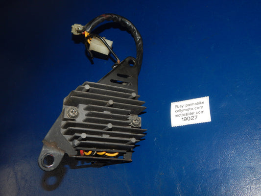 1993 SUZUKI BANDIT GSF 400 ELECTRIC SYSTEM VOLTAGE RECTIFIER+BRACKET VINTAGE - MotoRaider