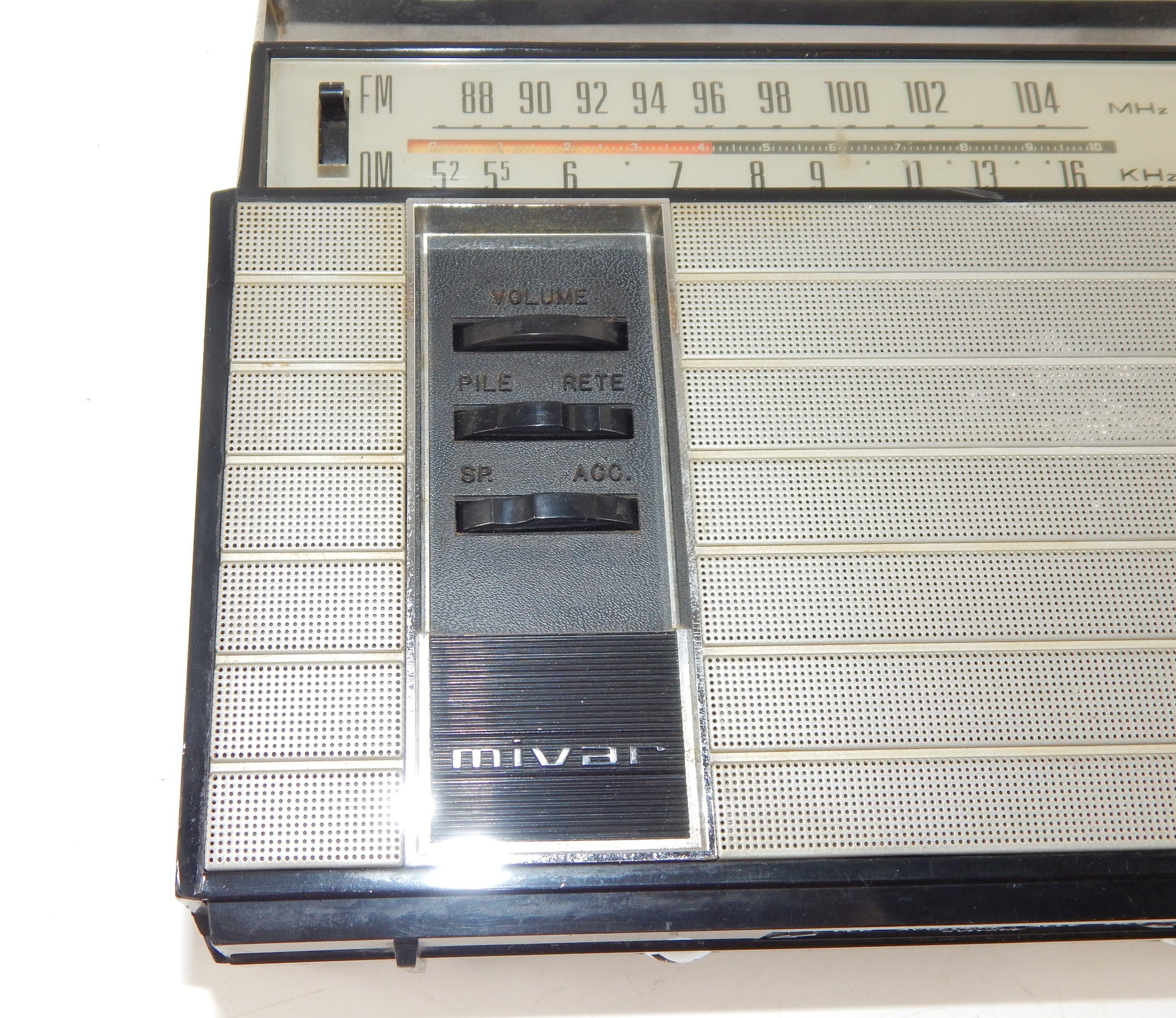 1970's MIVAR TRAFEM 11 TRANSISTOR 110-220 VOLT BATTERY 10,5x7x3" VINTAGE ITALY - MotoRaider