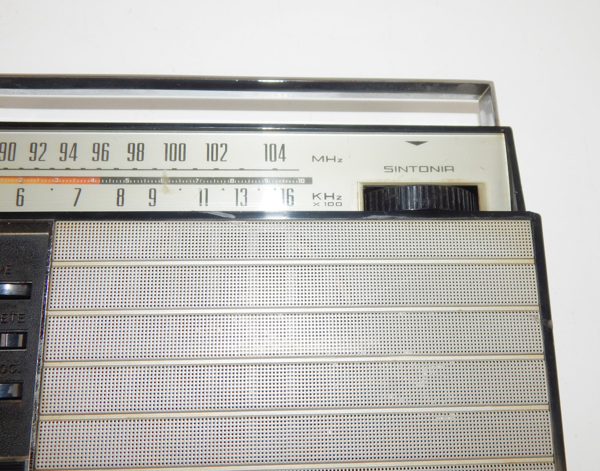 1970's MIVAR TRAFEM 11 TRANSISTOR 110-220 VOLT BATTERY 10,5x7x3" VINTAGE ITALY - MotoRaider
