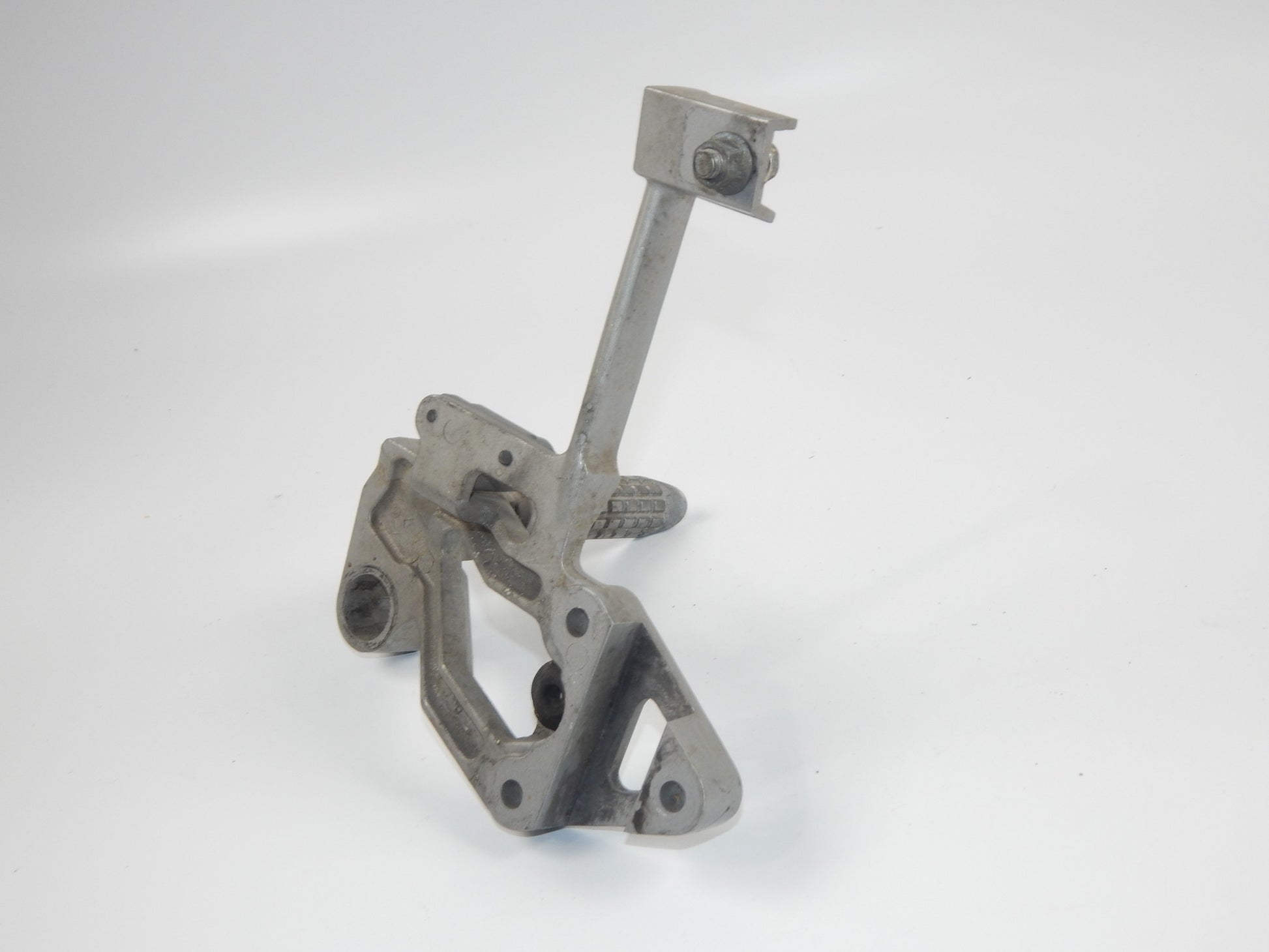 1986 KAWASAKI GPX 750-R REAR LEFT PASSENGER FOOT PEG STAY STAND BRACKET VINTAGE - MotoRaider