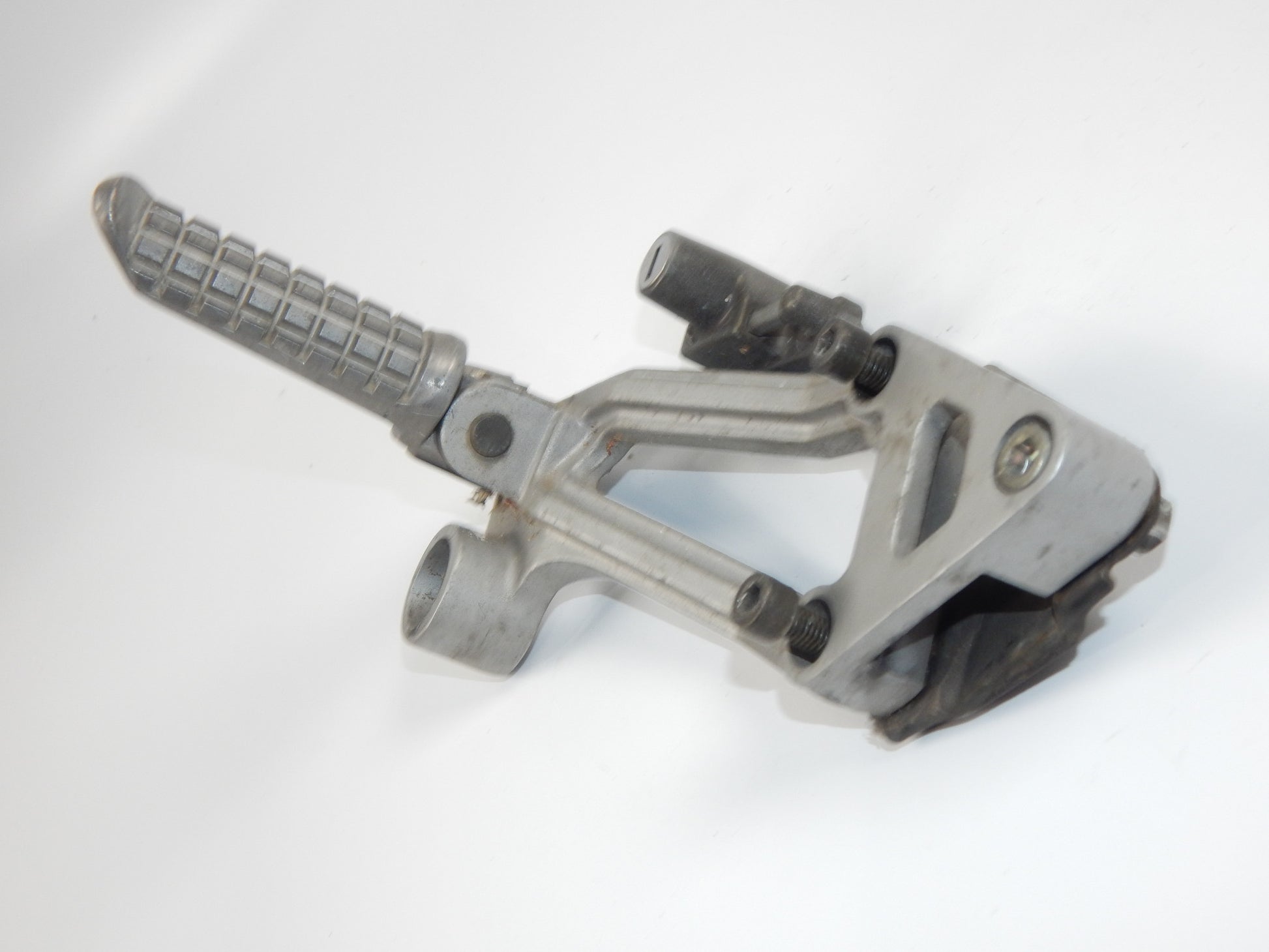 1986 KAWASAKI GPX 750-R REAR RIGHT PASSENGER FOOT PEG STAY STAND BRACKET VINTAGE - MotoRaider