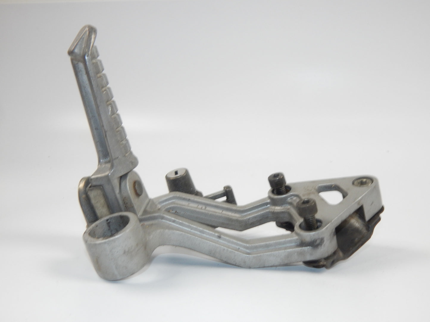 1986 KAWASAKI GPX 750-R REAR RIGHT PASSENGER FOOT PEG STAY STAND BRACKET VINTAGE - MotoRaider