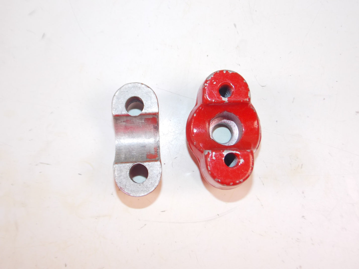 VINTAGE MOTORCYCLE HANDLEBAR TOP CLAMP MARZOCCHI CERIANI 7/8" (22 mm) BOLT D=32 - MotoRaider