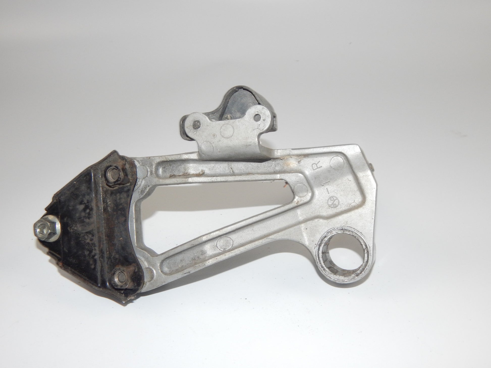 1986 KAWASAKI GPX 750-R REAR RIGHT PASSENGER FOOT PEG STAY STAND BRACKET VINTAGE - MotoRaider