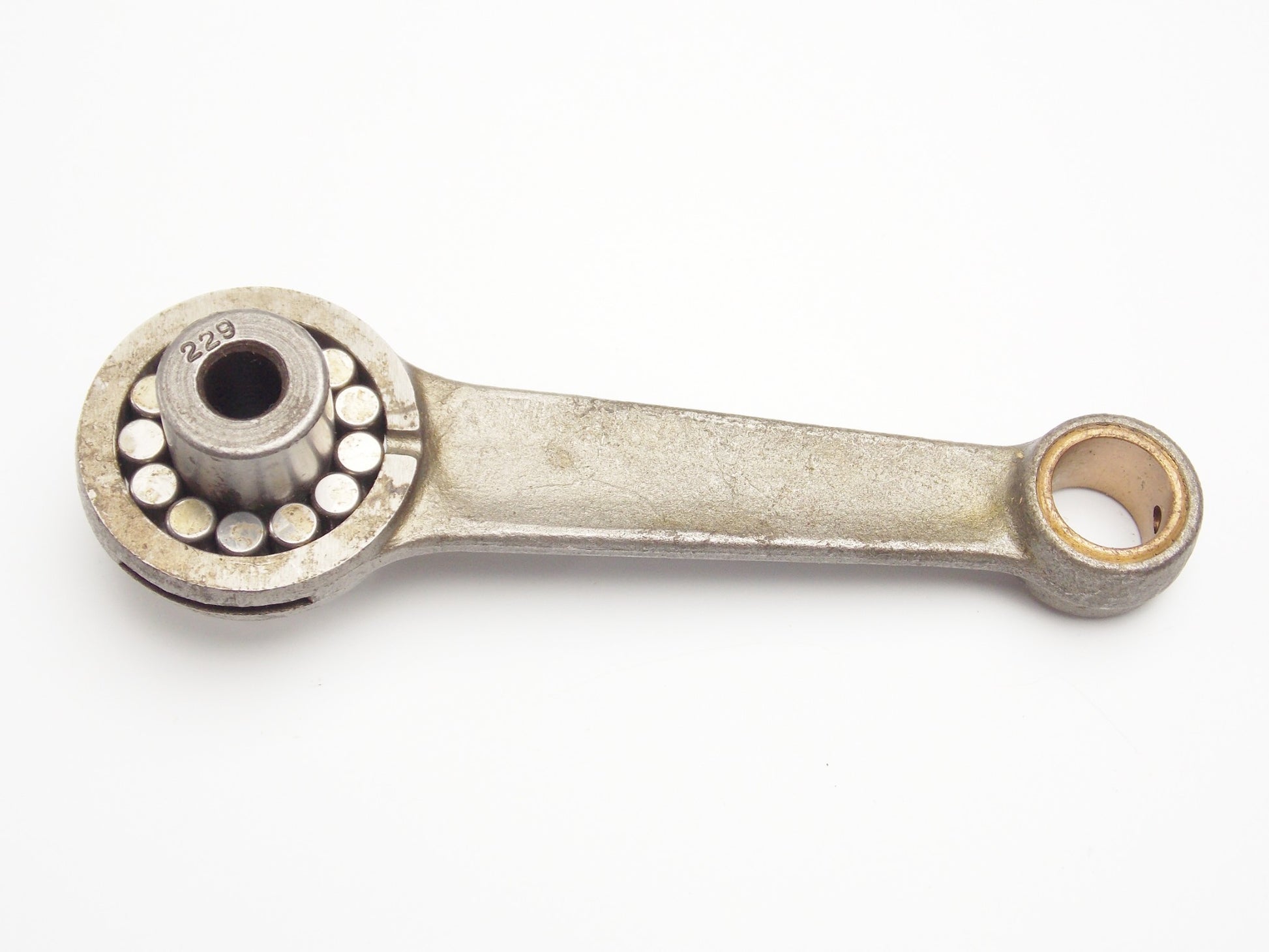 NOS DE-MI 145 CONNECTING ROD+BEARING+PIN A=85 mm B=25.66 C= 11.80 mm D=12.26 - MotoRaider