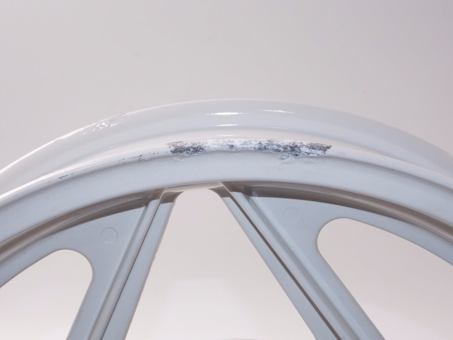 OEM CAGIVA 87-92 FRECCIA 17"x3.00 ALLOY DELTA SPOKE WHITE RIM GRIMECA 80B053669 - MotoRaider