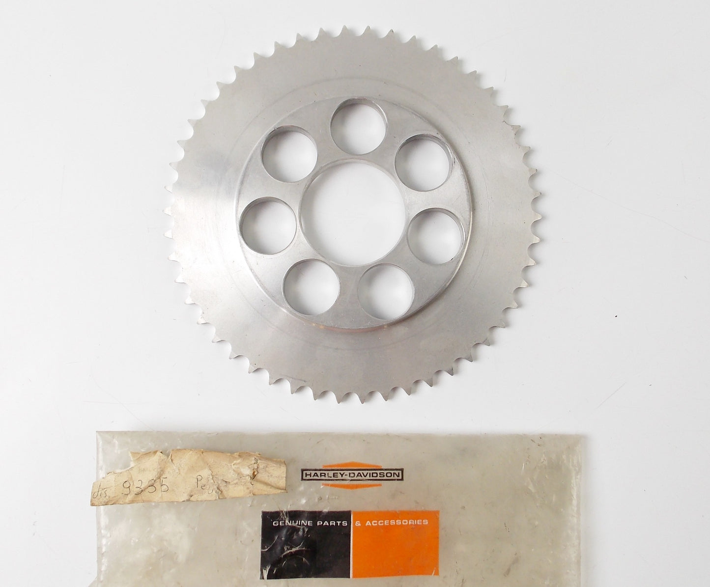 NOS OEM HARLEY DAVIDSON ALUMINUM REAR SPROCKET 50T CENTER HOLE 56.60mm 9335 - MotoRaider