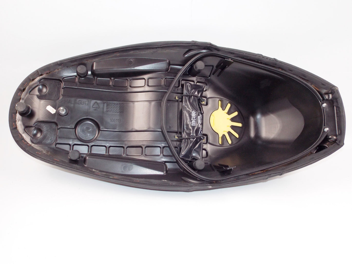 NOS OEM MALAGUTI SCOOTER CENTRO 125 SEAT SADDLE BLACK LOWERED 106.116.03 - MotoRaider