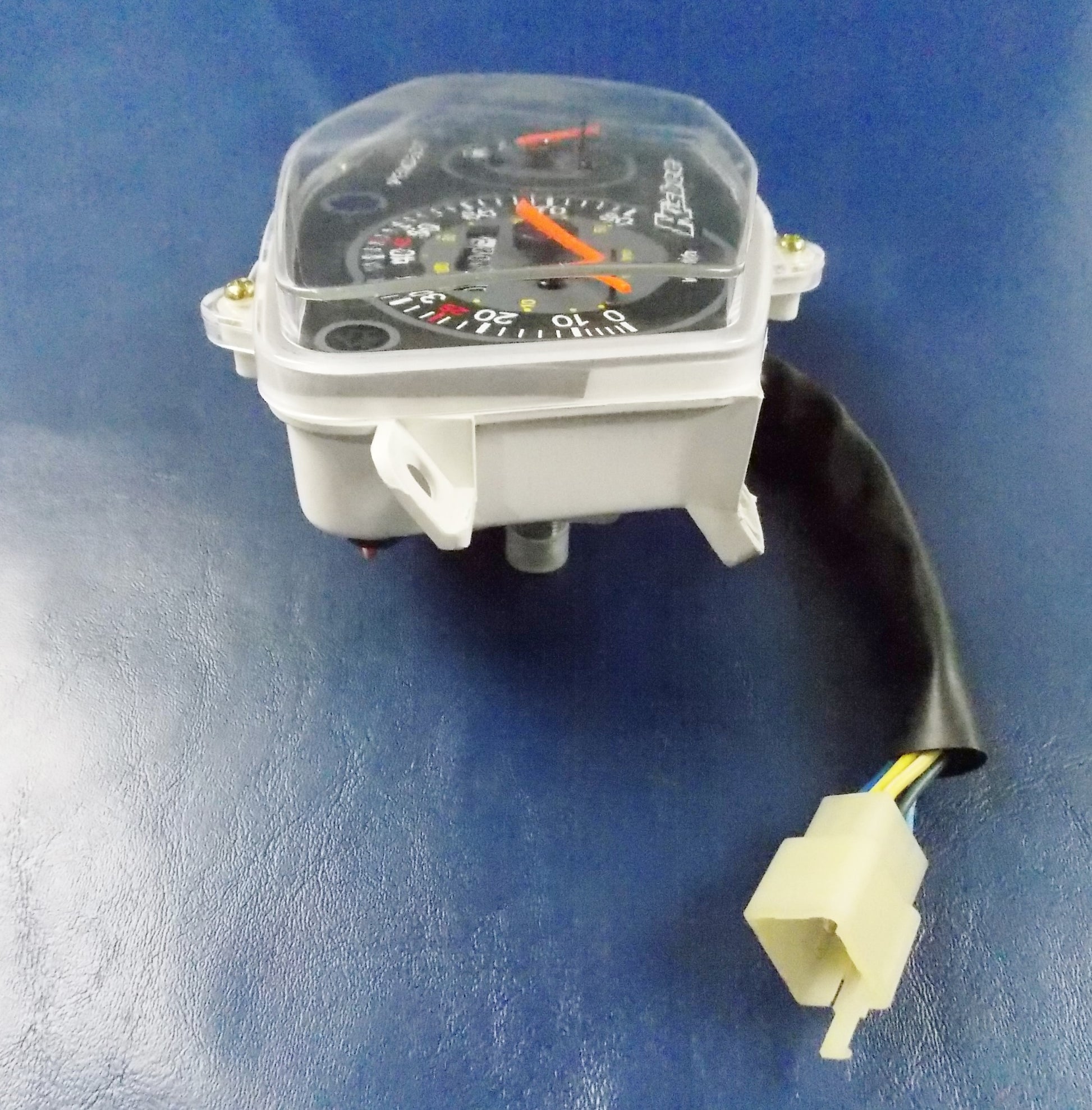OEM PEUGEOT KISBEE XD 2011/11/02 DASH SPEEDOMETER Km/h GAS INDICATOR INSTRUMENT - MotoRaider