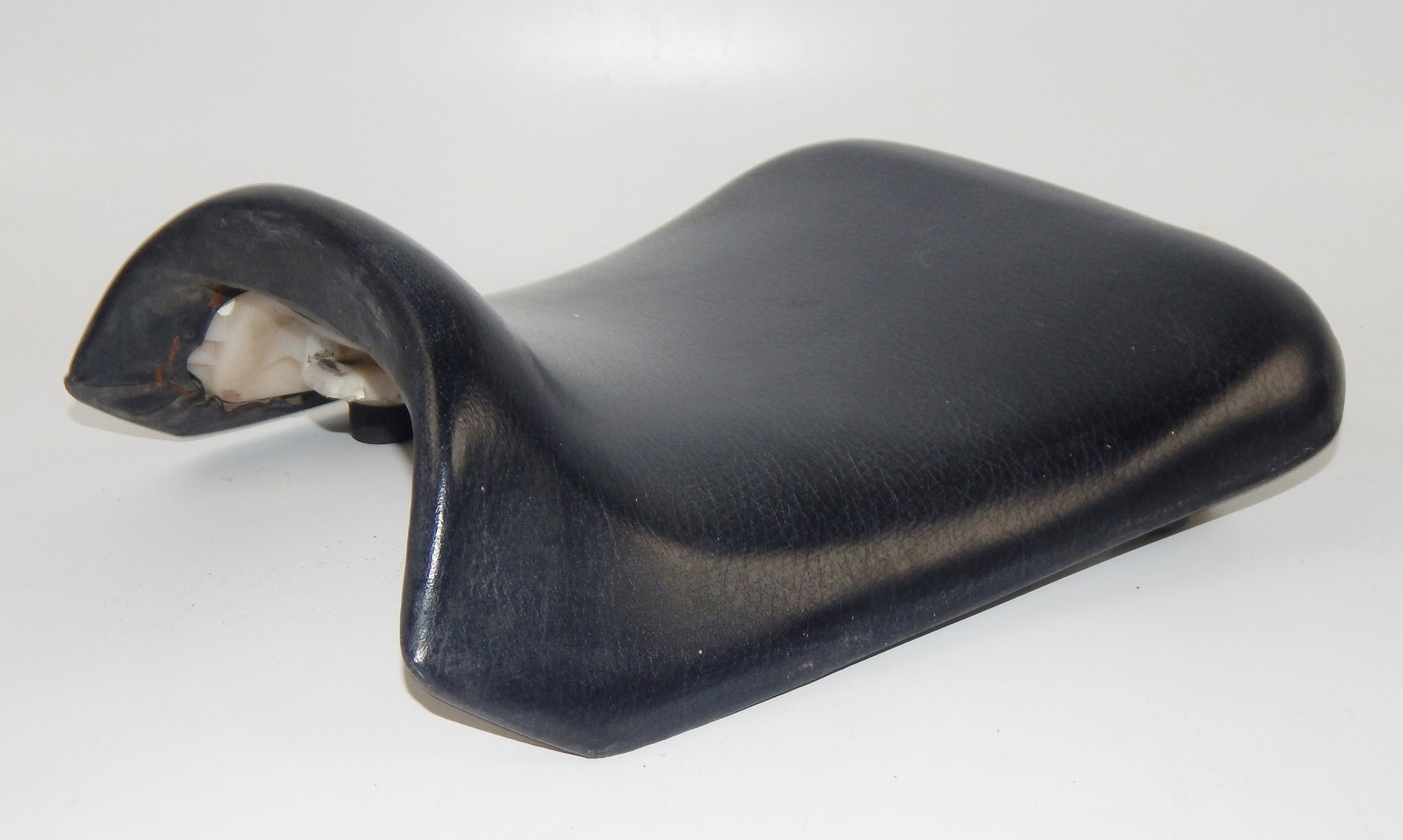 1995 YAMAHA FZR600G FOAM SADDLE SEAT BLACK SYNTHETIC LEATHER VINTAGE JAPAN - MotoRaider