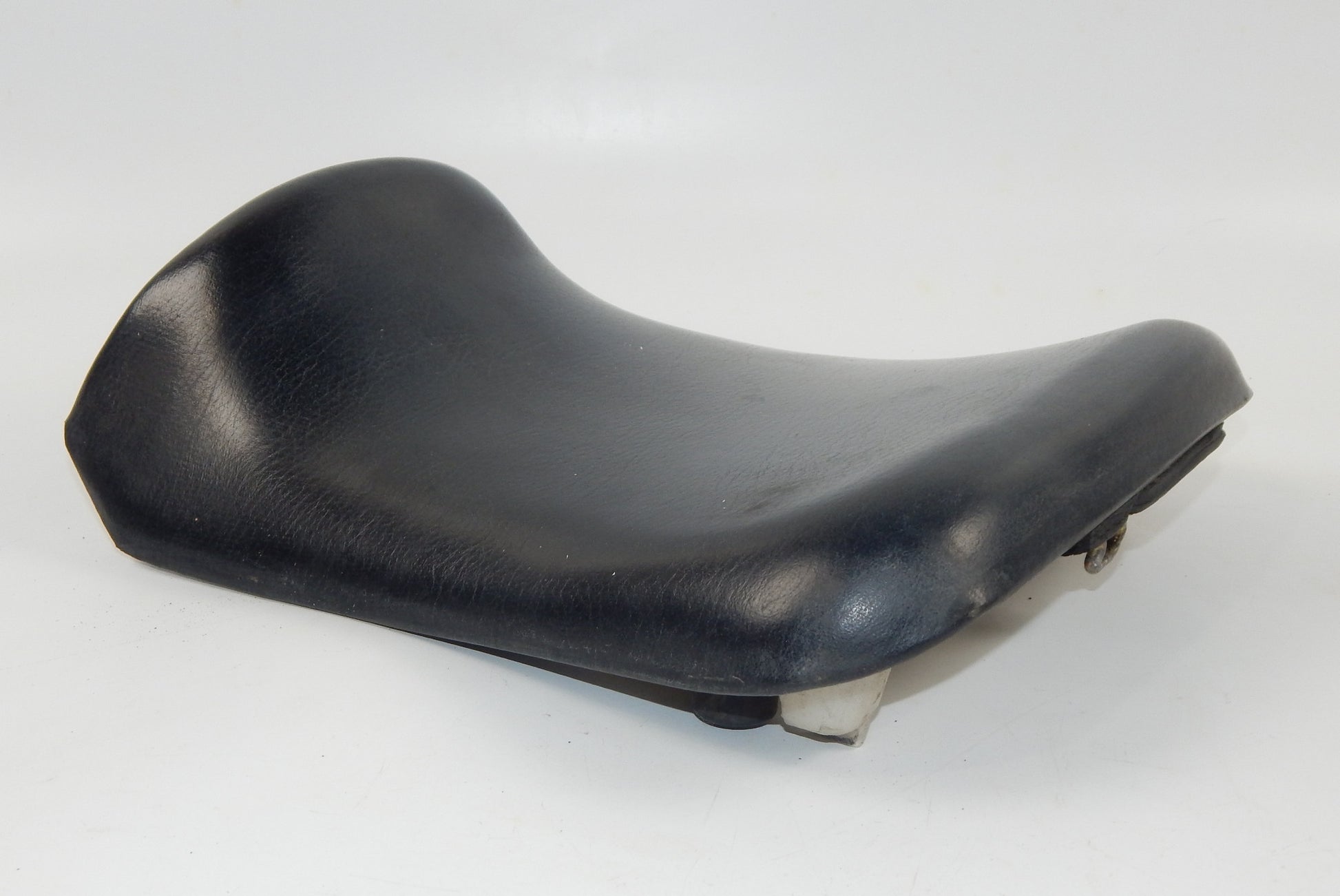 1995 YAMAHA FZR600G FOAM SADDLE SEAT BLACK SYNTHETIC LEATHER VINTAGE JAPAN - MotoRaider