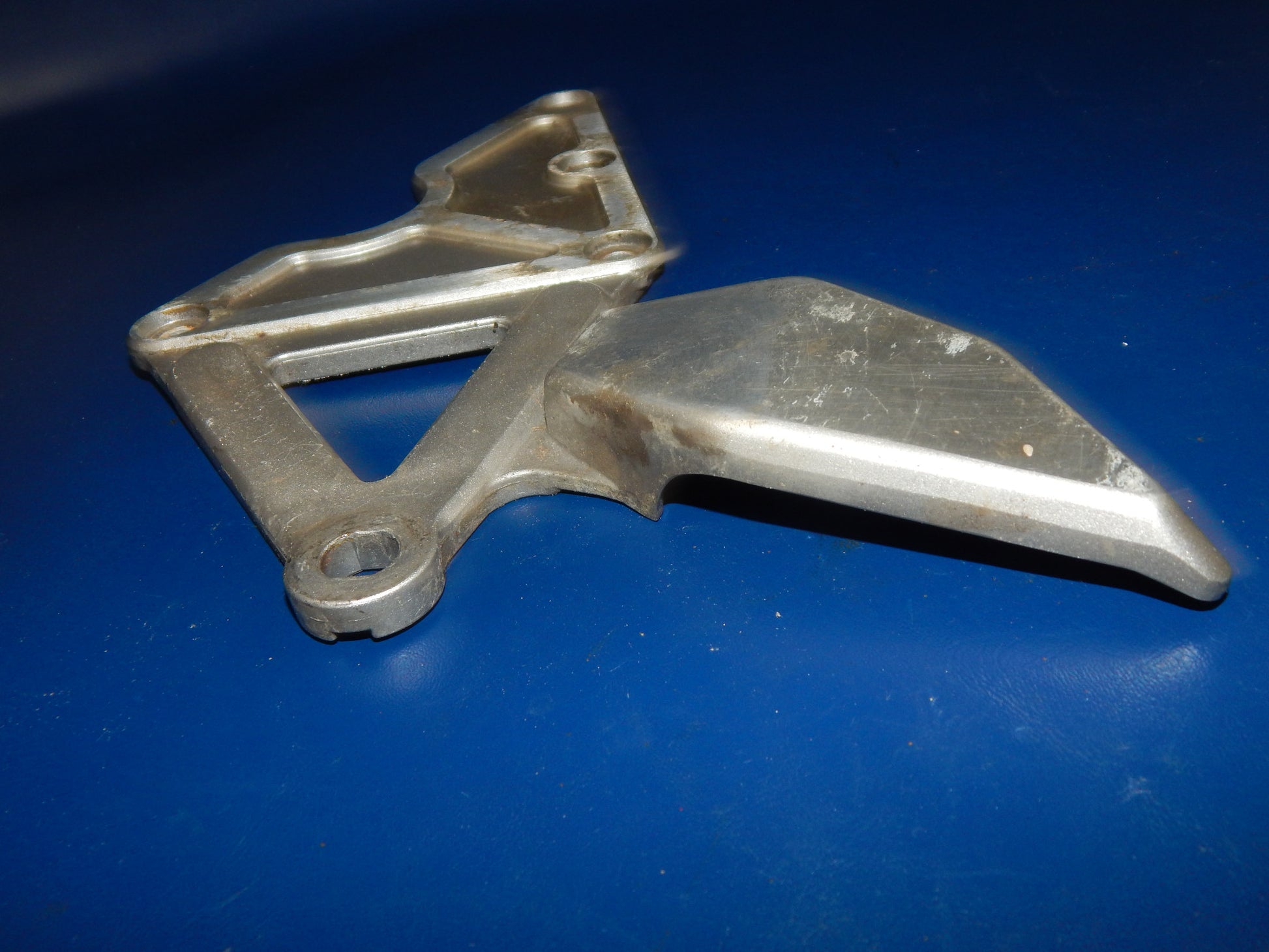 1993 SUZUKI BANDIT GSF 400 LEFT FOOT REST BRACKET MOUNT PLATE VINTAGE JAPAN - MotoRaider