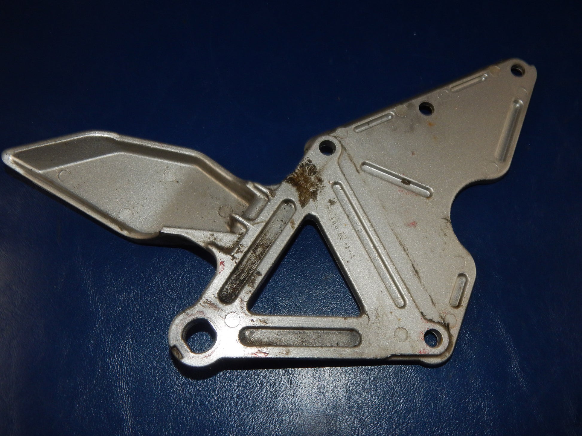 1993 SUZUKI BANDIT GSF 400 LEFT FOOT REST BRACKET MOUNT PLATE VINTAGE JAPAN - MotoRaider