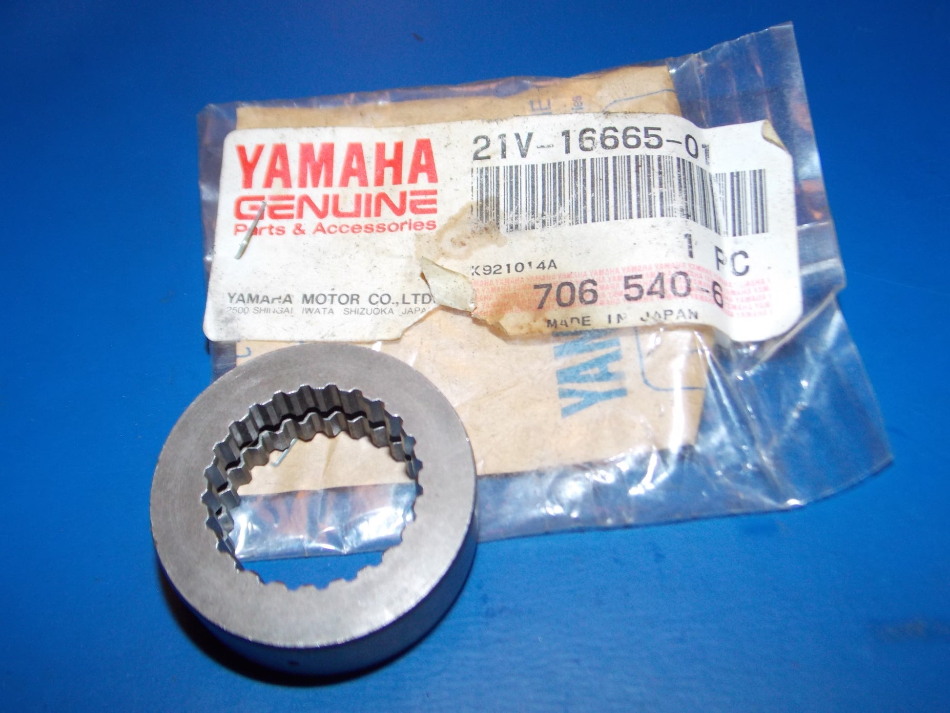 NOS YAMAHA 1983-2004 YTM200/225 YFM200/225/250  BEARING RETAINER 21V-16665-01 - MotoRaider