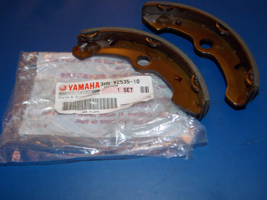 NOS YAMAHA 1989-1998 YFM350/400  BRAKE SHOE SET  3HN-W2535-10 - MotoRaider