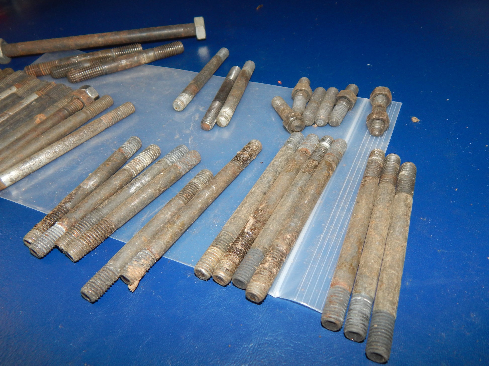 1970's VINTAGE MOTORCYCLE RESTORATION MIX STUDS 8mm L=81/100/106mm SACHS PENTON - MotoRaider
