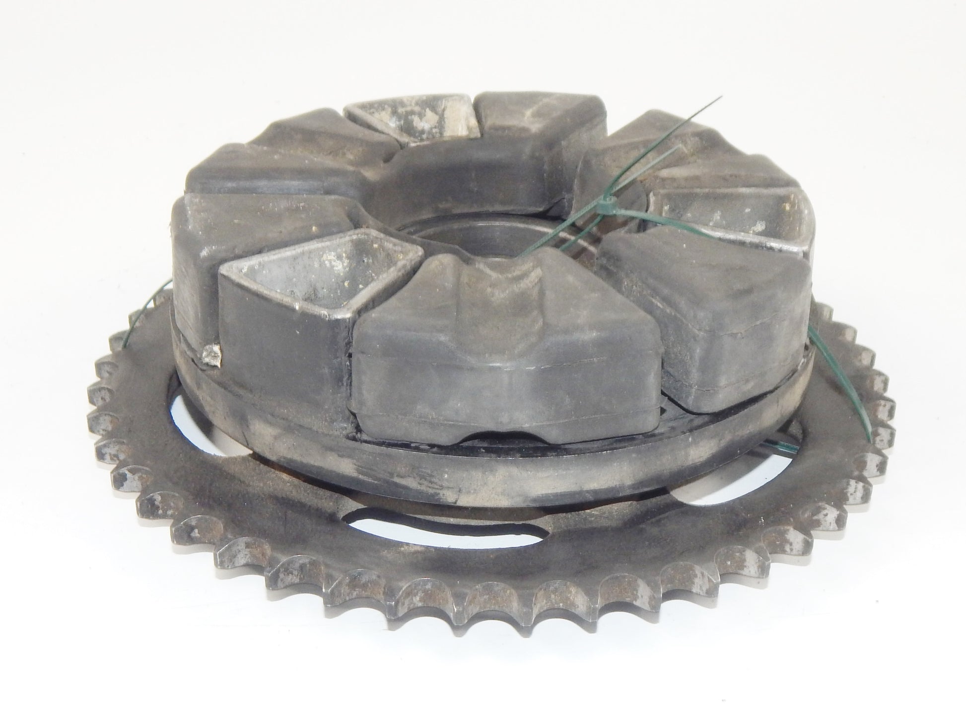 1989 KAWASAKI ZX 750 NINJA REAR WHEEL CUSHION PLATE CARRIER DRIVE SPROCKET 47T - MotoRaider