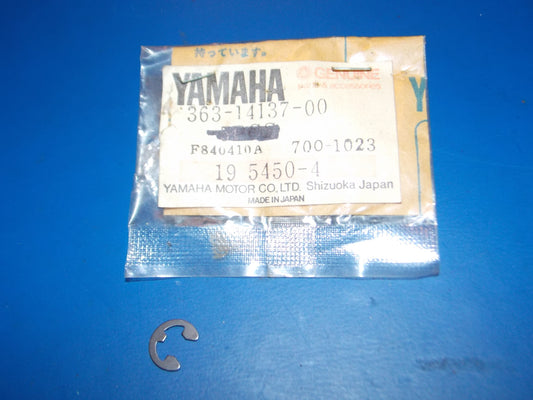 NOS YAMAHA 1973-1993 YZ60/80/125 EX570 SV80 VMX540 YT125 MX100 CLIP 363-14137 - MotoRaider