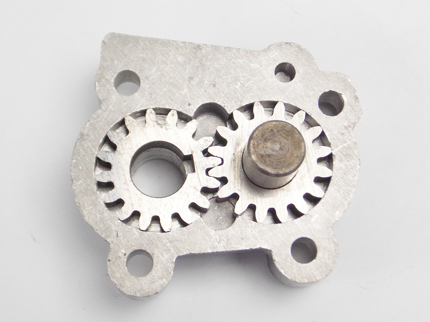 LAVERDA 750 SF GT MOTOR ENGIME OIL PUMP HOUSING COVER GEAR 21104994 21 104 994 - MotoRaider