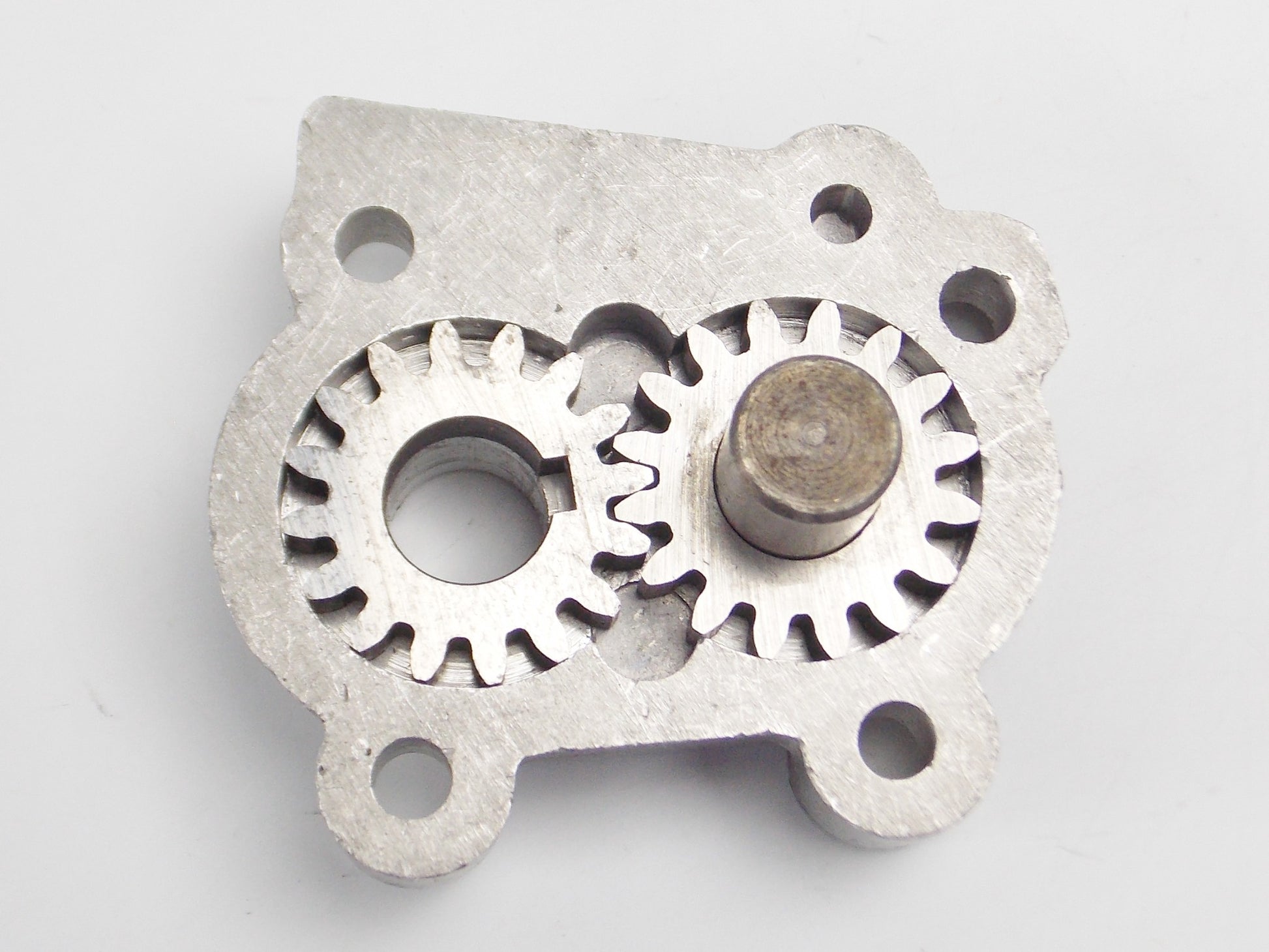 LAVERDA 750 SF GT MOTOR ENGIME OIL PUMP HOUSING COVER GEAR 21104994 21 104 994 - MotoRaider
