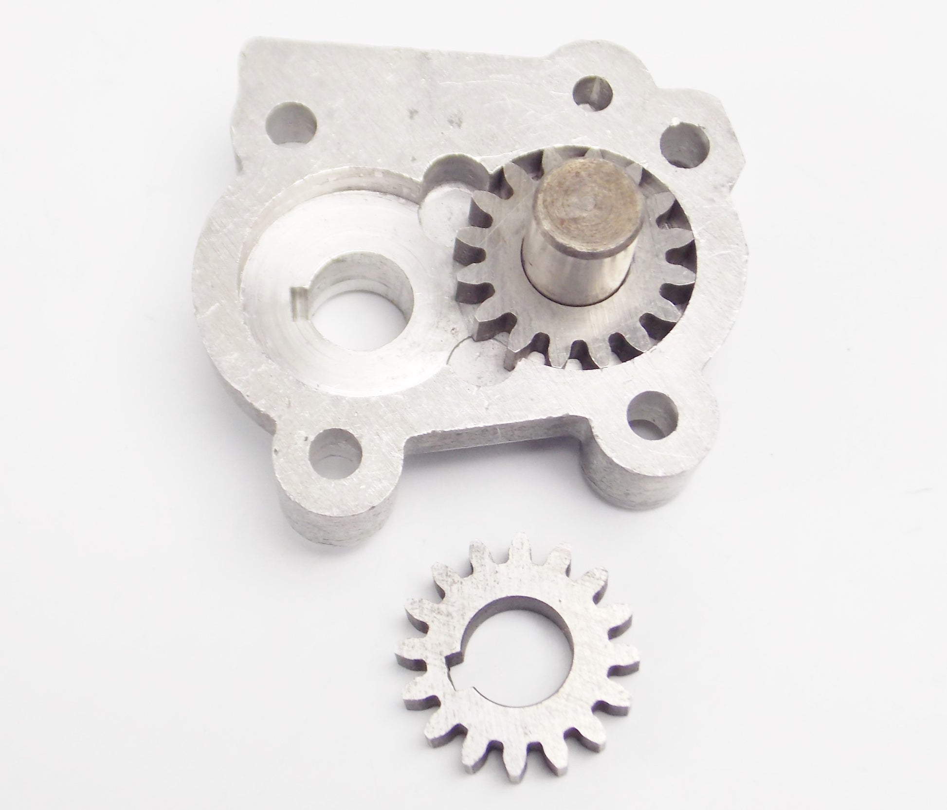 LAVERDA 750 SF GT MOTOR ENGIME OIL PUMP HOUSING COVER GEAR 21104994 21 104 994 - MotoRaider