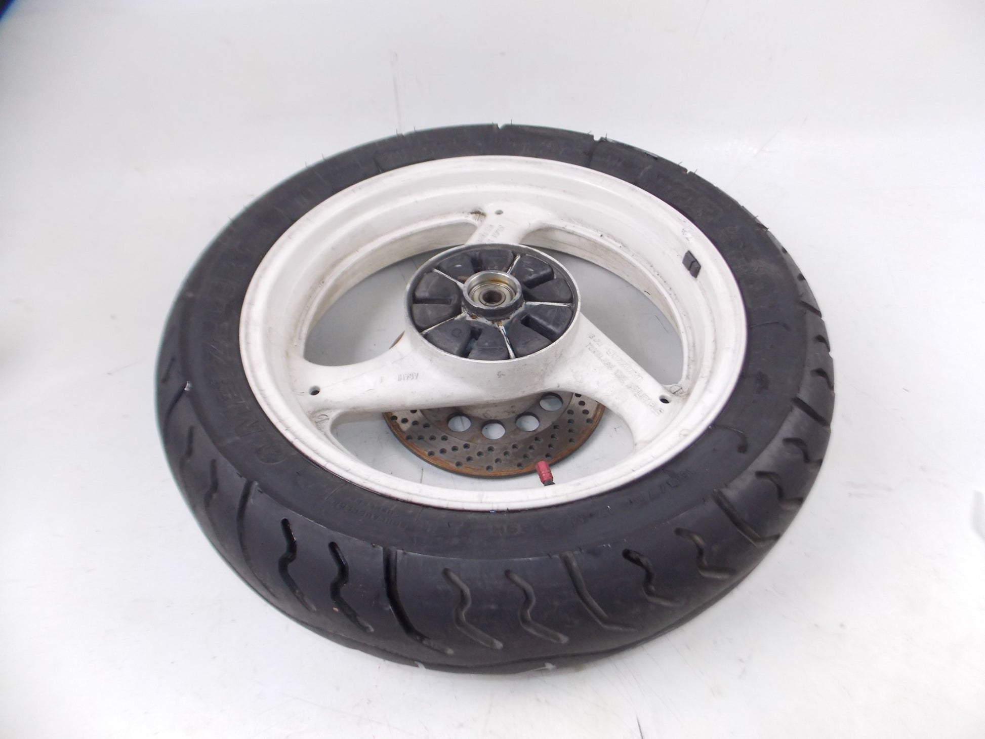 SUZUKI 750 SLINGSHOT 17" WHITE REAR WHEEL+BRAKE DISC ROTOR VINTAGE JAPAN - MotoRaider