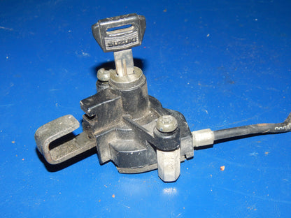 1993 SUZUKI BANDIT GSF 400 SEAT HELMET LOCK+KEY PLATE+BRACKET SUPPORT - MotoRaider