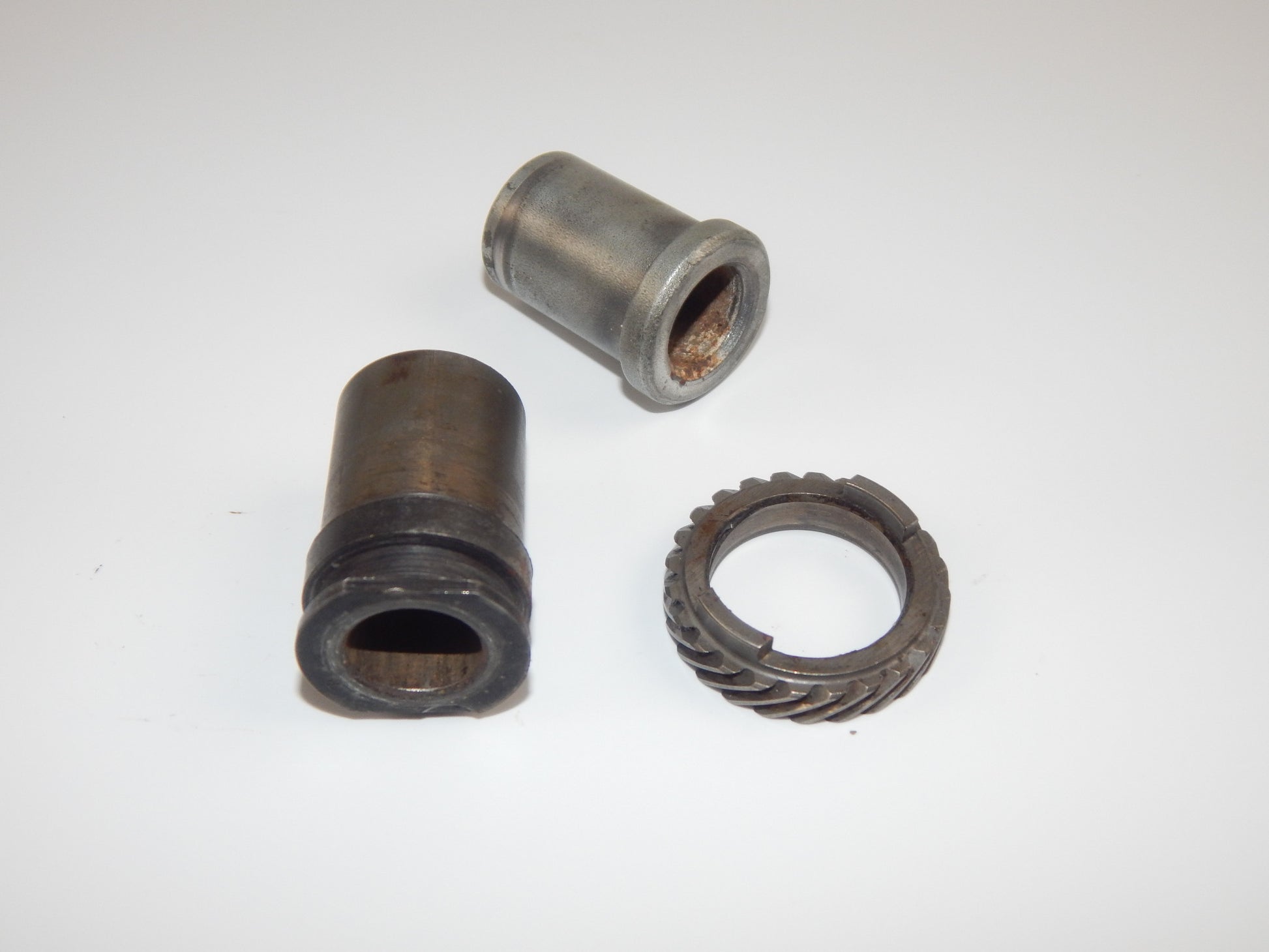 1986-87 KAWASAKI GPX 750 FRONT WHEEL PIN AXLE L=225mm D=15mm GEAR DRIVE VINTAGE - MotoRaider